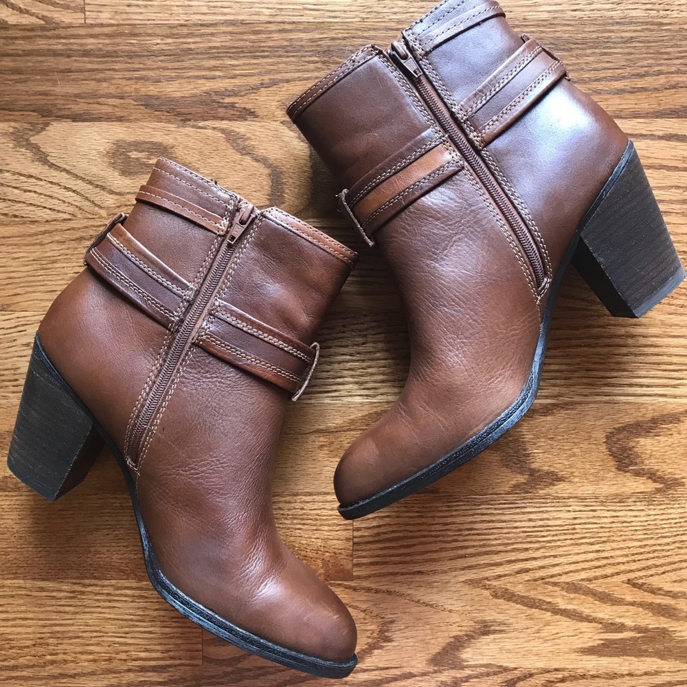 Sofft Wyoming Leather Booties Nearly New - Picture 2 of 8